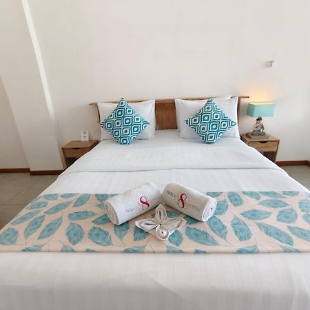 Triple 8 Suites Labuan Bajo Buitenkant foto